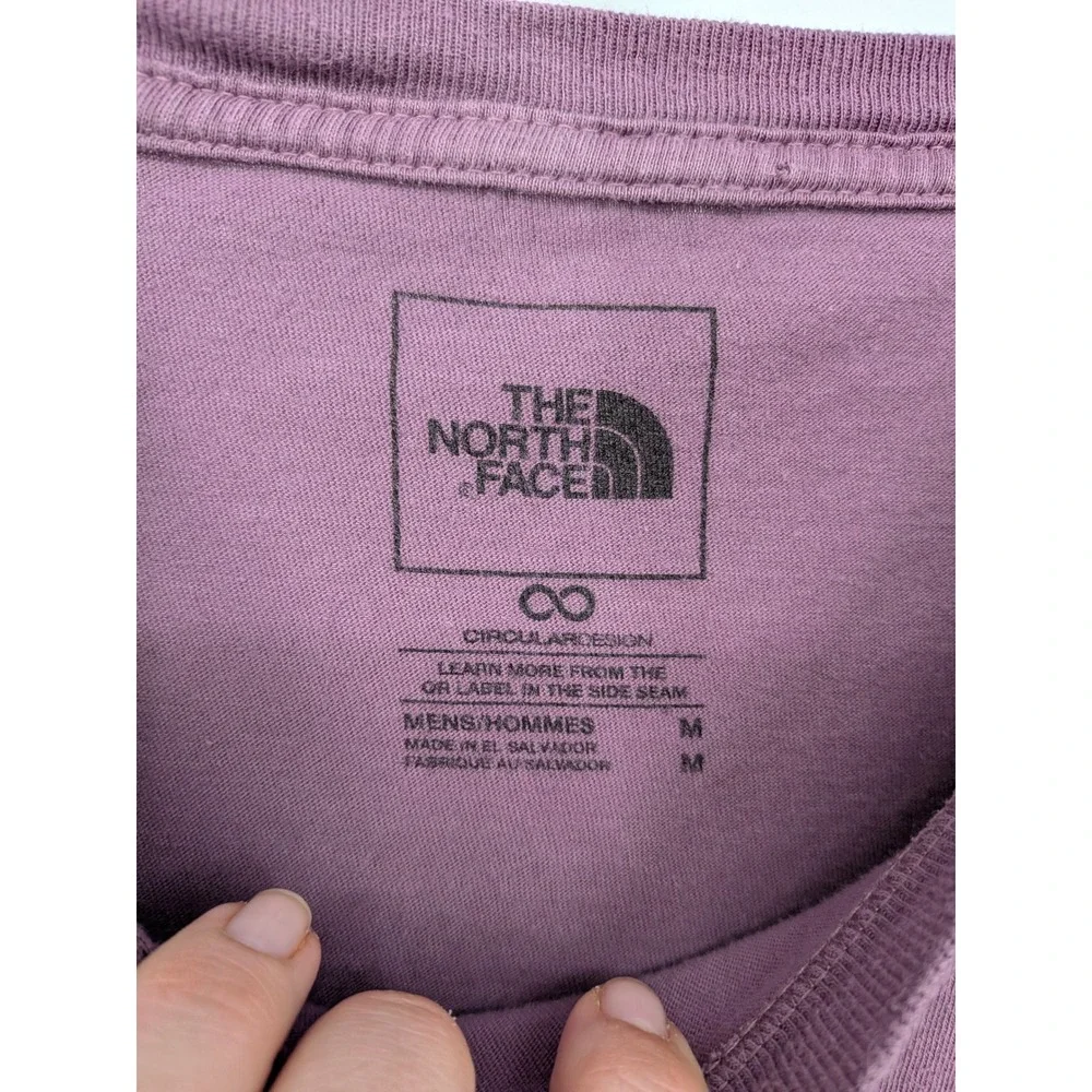 The‎ North Face T-Shirt Men Medium Purple Short Sleeve Graphic Gorpcore Outdoors